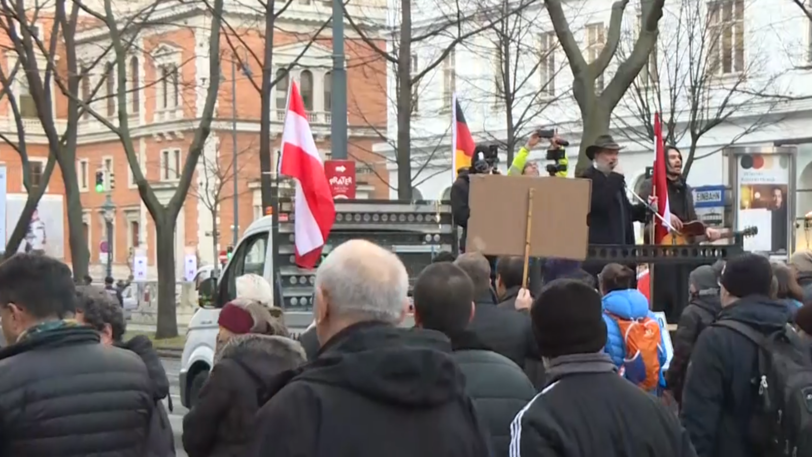 Impfpflicht Hunderte Teilnehmer Bei Fp Demos